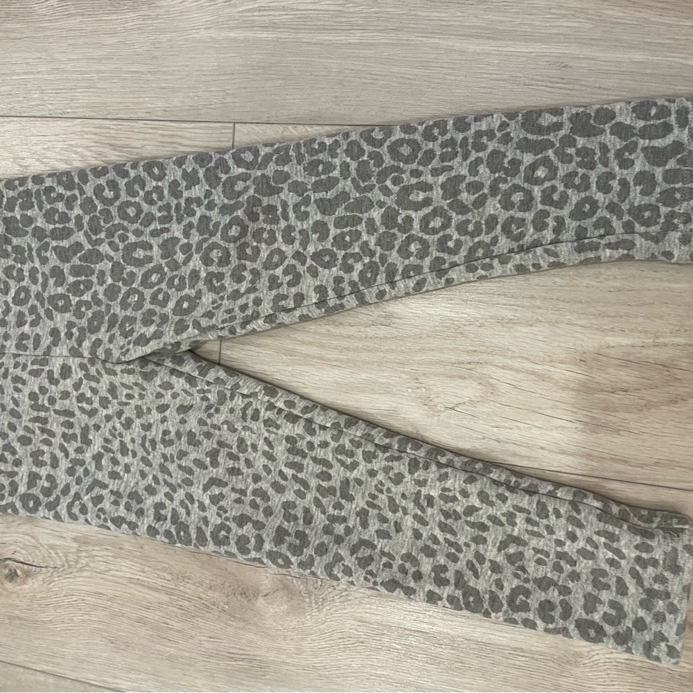 GAP Gray Animal Print Leggings Stretchy and Stylish